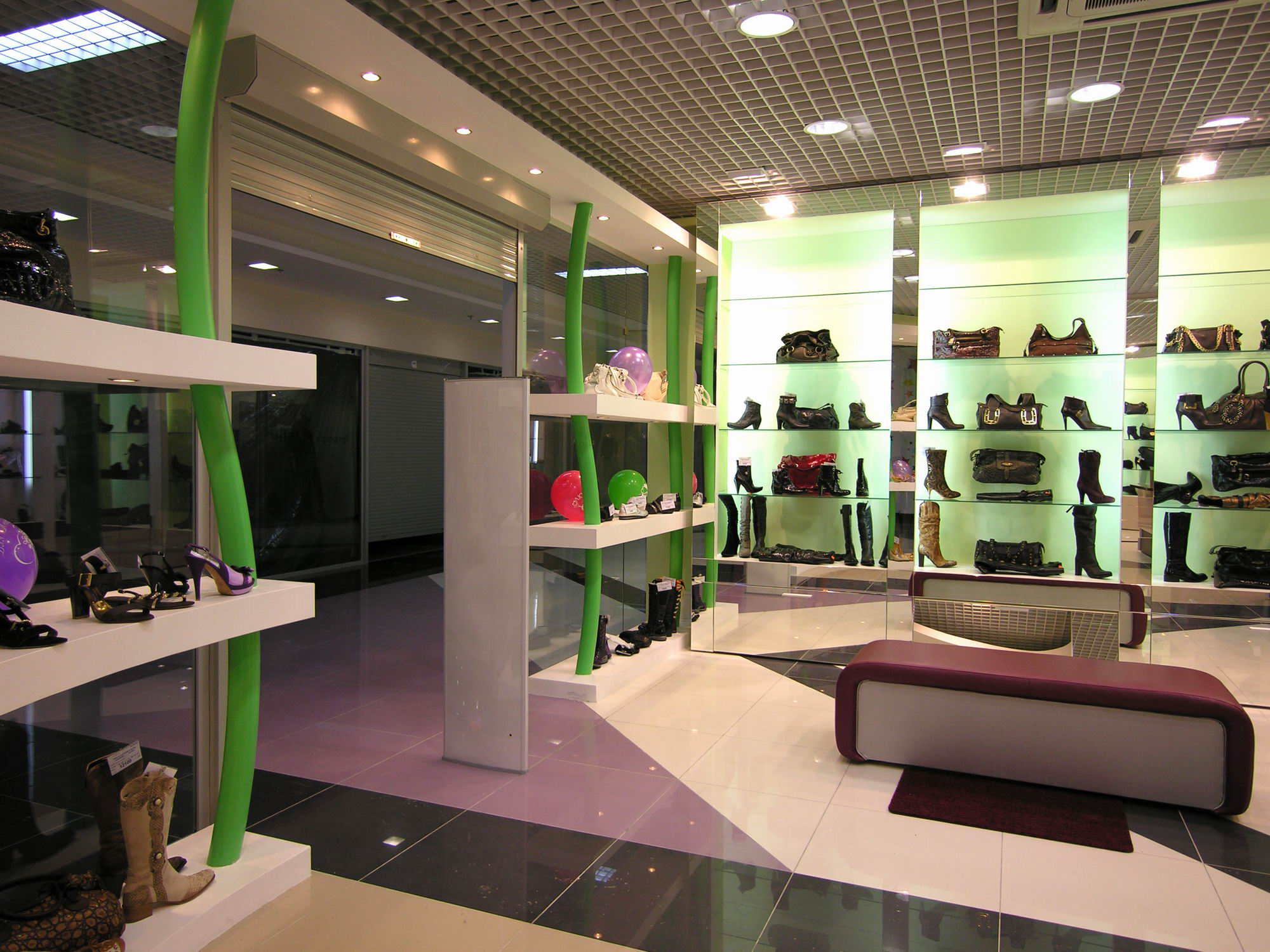 Фотографии интерьера с открытия магазина обуви ALBANO в ТРЦ ФАН-ФАН –  arch-buro.com