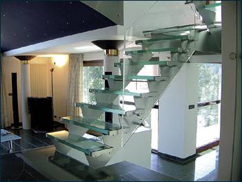 Дизайн стеклянной лестницы